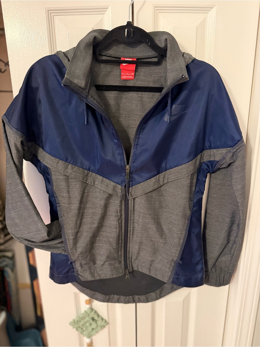 Nike Women’s Windrunner Jacket Small Grey Navy Hooded Full Zip NWOT 726132-451
